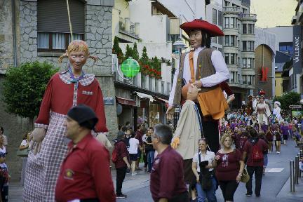 Gigantes desfilando por las calles